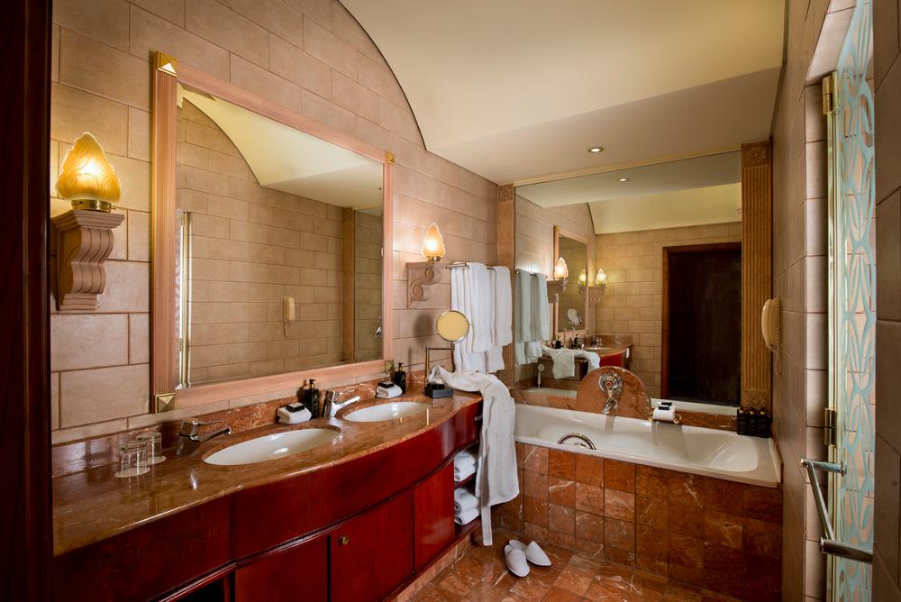Michelangelo Hotel Executive Suite Bathroom